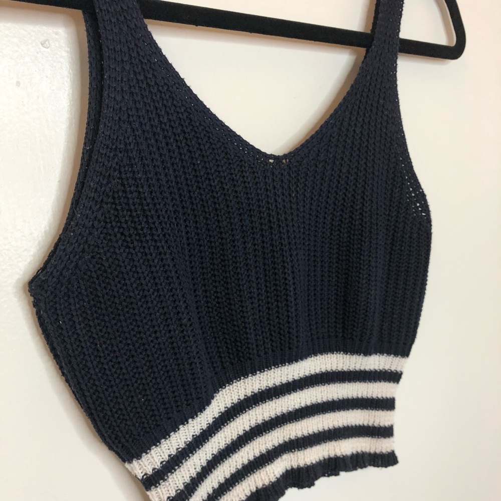 Handmade knit crop top - Picture 3 of 4